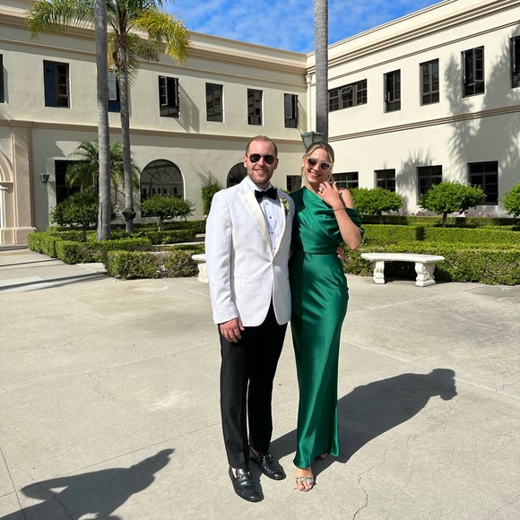 Amsale Satin One-Shoulder Gown in Emerald (Size 2) - Picture 4 of 7